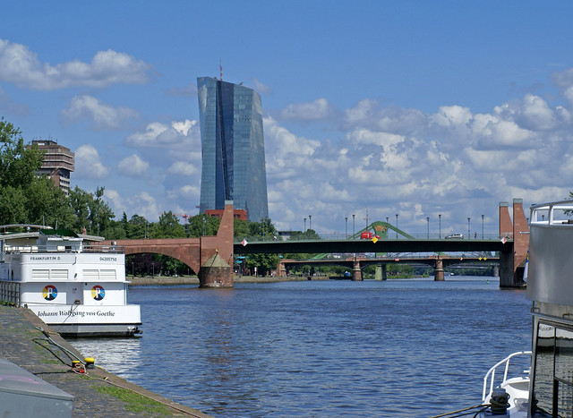 Frankfurt, Main, Ignaz-Bubis-Brücke, Flößerbrücke  & EZB