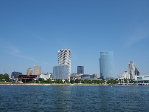Milwaukee skyline from Lakeshore State Park