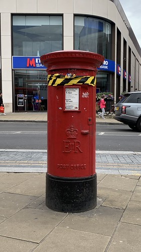 Elizabeth Regina II • Royal Mail Pillarbox | by Gage 75