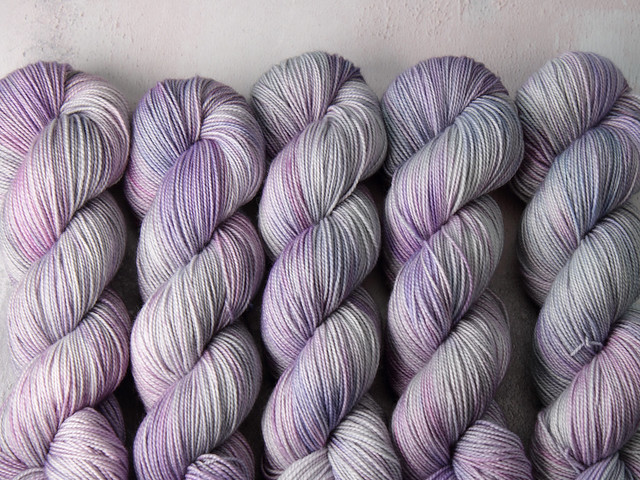 Favourite Sock – hand-dyed superwash merino wool yarn 4 ply/fingering 100g – ‘Moonstone’