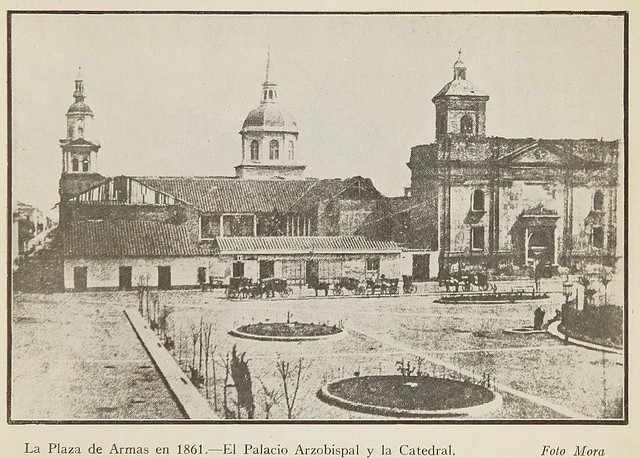 la tienda de Surtido General de Jose Ygnacio Larrain con una imagen de su local en 1861, humilde edificio que estaba unos metros adelantado a la línea de la Catedral, al fondo la Iglesia de la Compañia