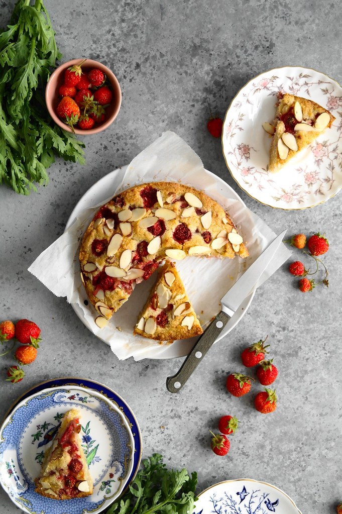 strawberry rooibos almond cake