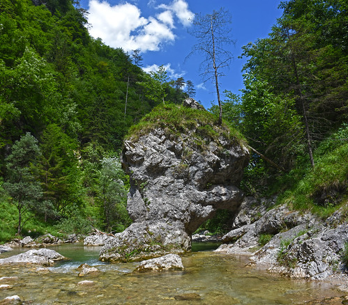 slovenija iška rock river landscape outside outdoors hiking canyon slovenia hollowrock rockwindow iškivintgar votlikamen
