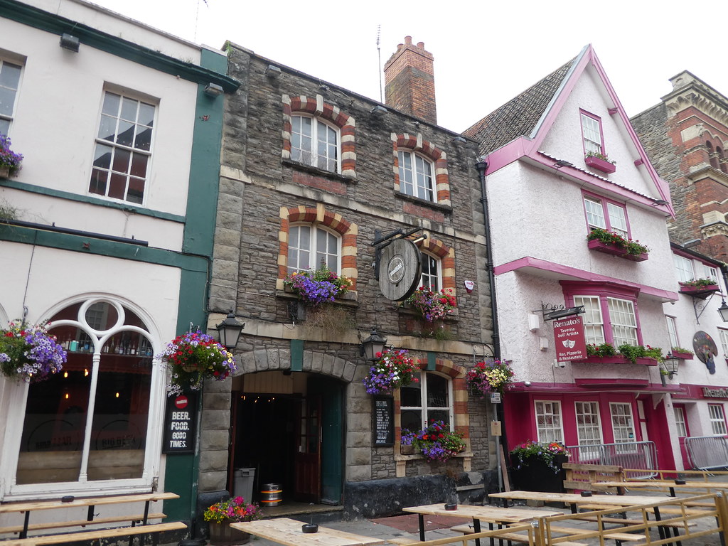 Quaint pubs along King Street, Bristol