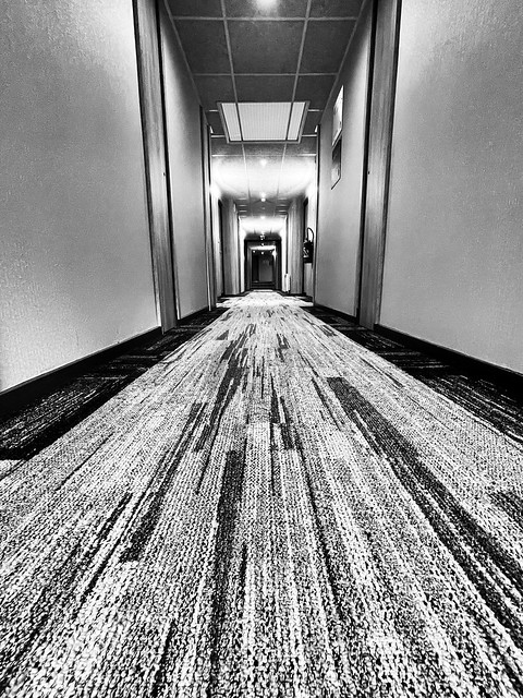 Infiniment long, perdu dans les couloirs