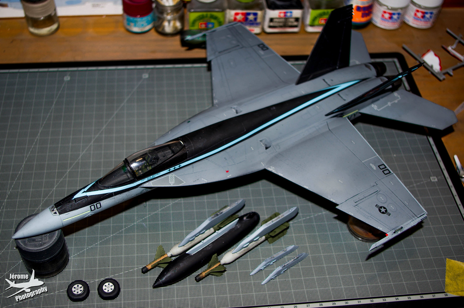 2X F-18E Super Hornet "Maverick" - 1/48èmes - Revell - Page 4 51308179879_f5ec691d6c_h