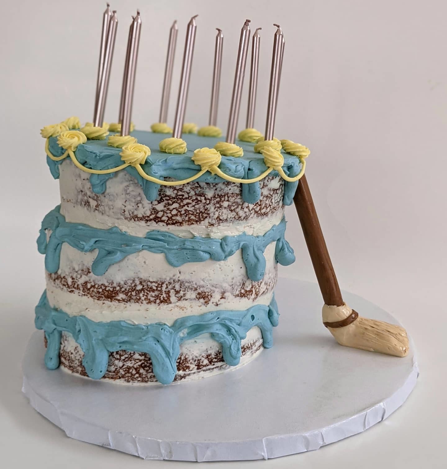 Cake by Neola Bakes