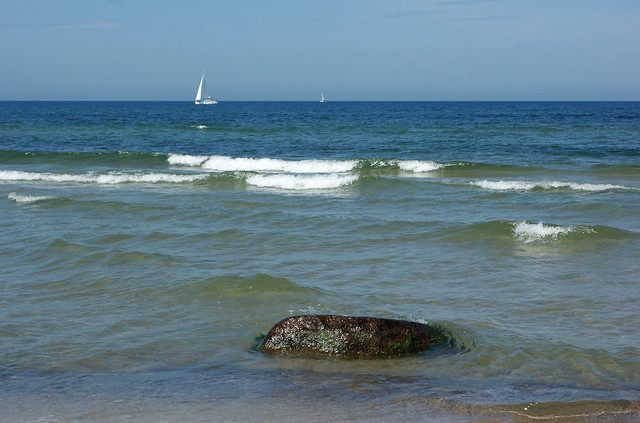 Ostsee mit Findling (Granitfelsen) 172x anges.