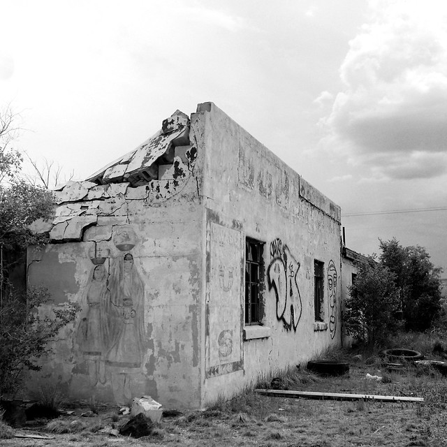 Crumbling Building on Route 66