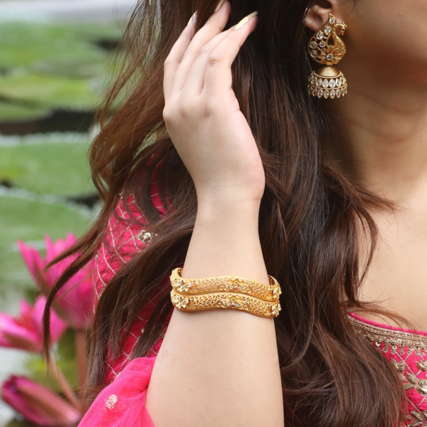 Get Stunning Pairs Of  Bangle Jewellery