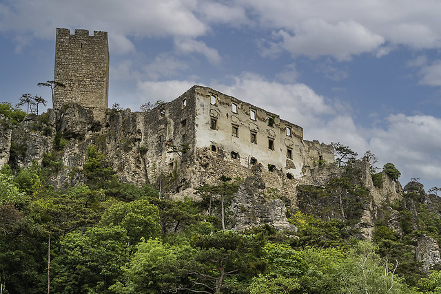 Rauhenstein castle ruins