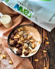 Snickers Smoothie Bowl With Energy Balls