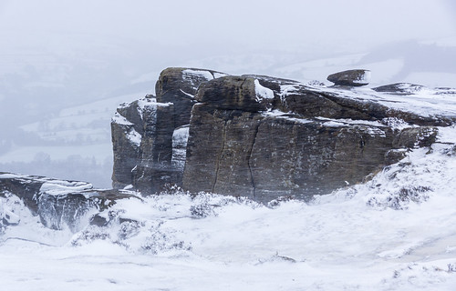 landscape derbyshire peakdistrict darkpeak curbaredge gritstone gritstoneedge snow winter blizzard