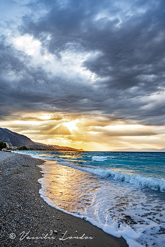 Νέφη χρυσαυγοῦντα by Vassilis_L, "ἀπὸ βορρᾶ νέφη χρυσαυγοῦντα· ἐπὶ τούτοις μεγάλη ἡ δόξα καὶ τιμὴ Παντοκράτορος"
(Ιώβ 37, 2