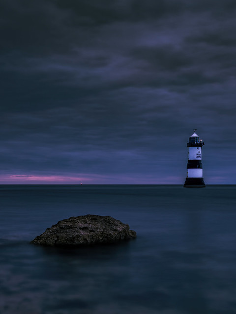 Trwyn Du Lighthouse at dusk