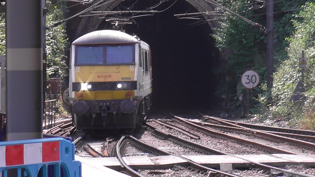 90 009 and 90 014 approach Ipswich Station in charge of an intermodal train.