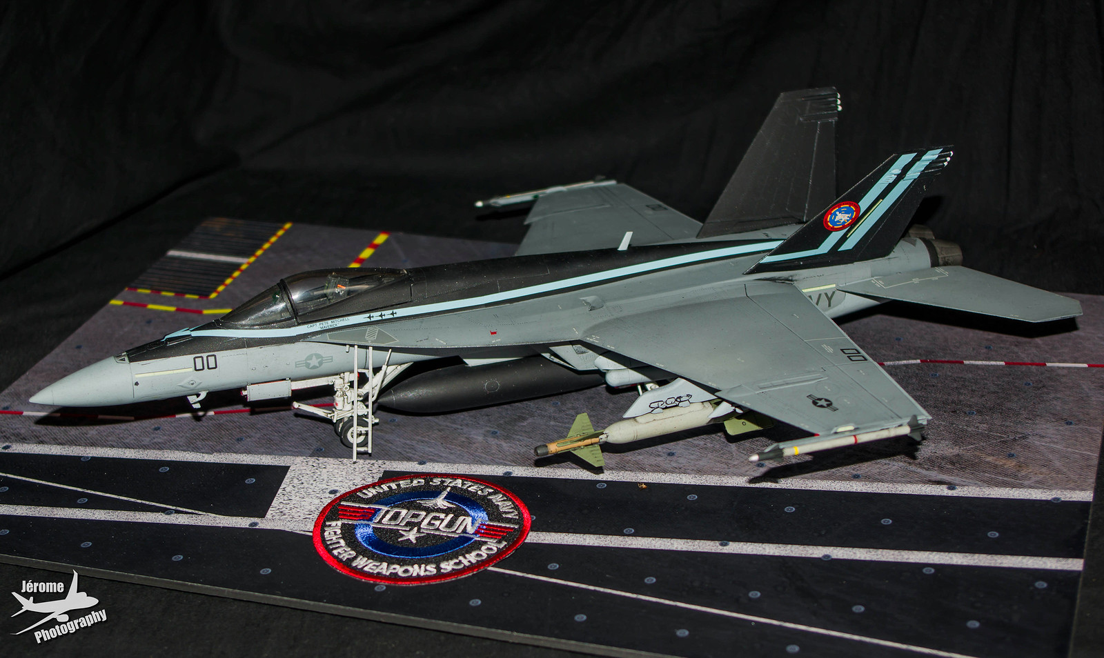 2X F-18E Super Hornet "Maverick" - 1/48èmes - Revell - Page 4 51333112642_3751eebfb8_h