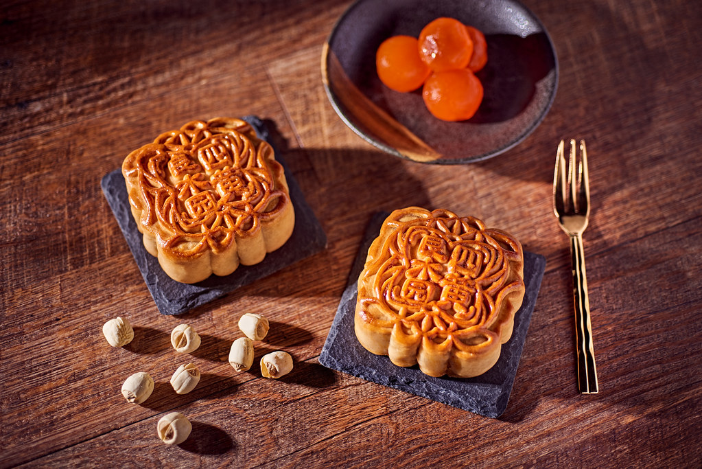 Goodwood Park Hotel - White Lotus Seed Paste with Four Yolks Baked Mooncake