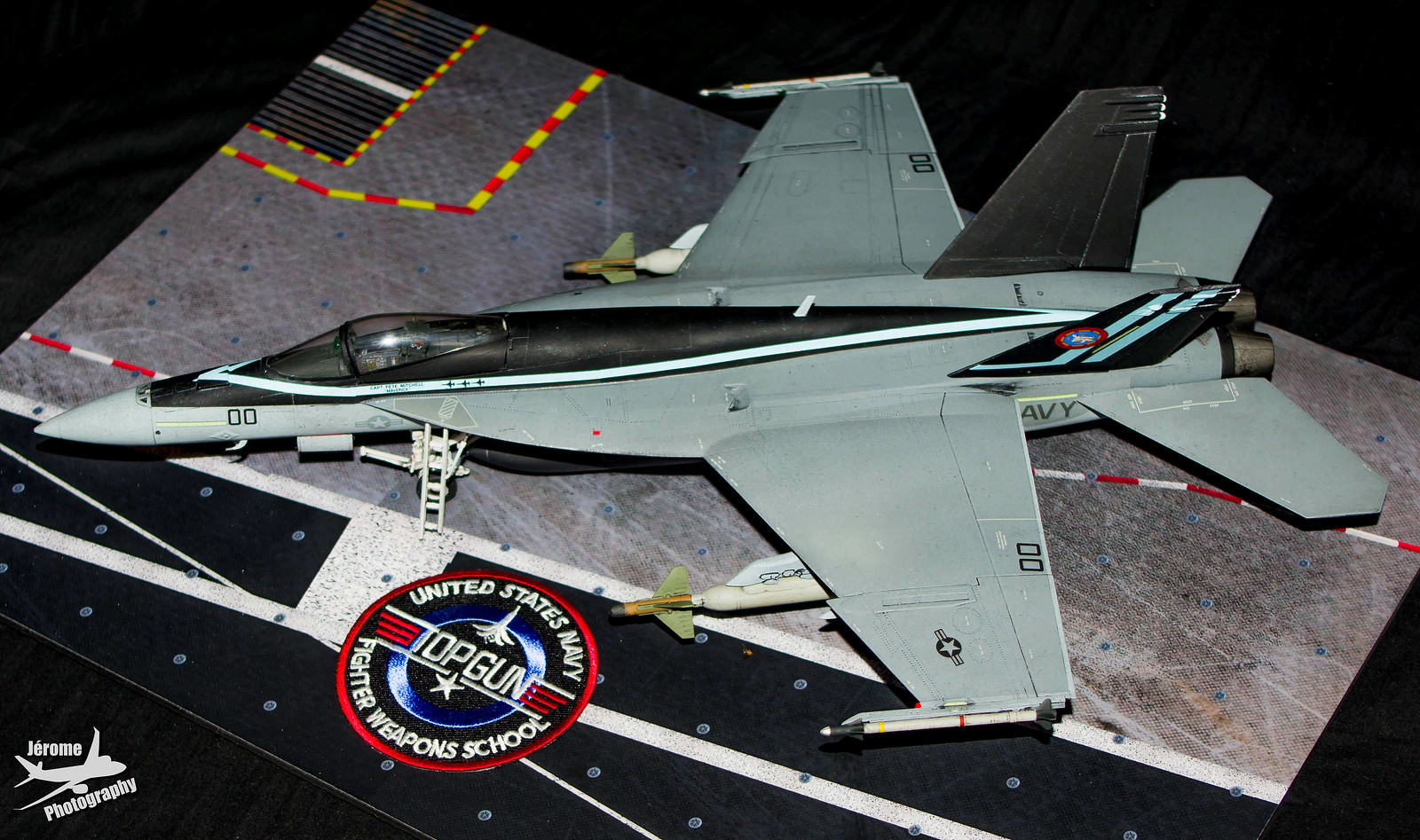 F-18E Super Hornet "Maverick" - 1/48èmes - Revell 51333844131_92a513d1f2_h