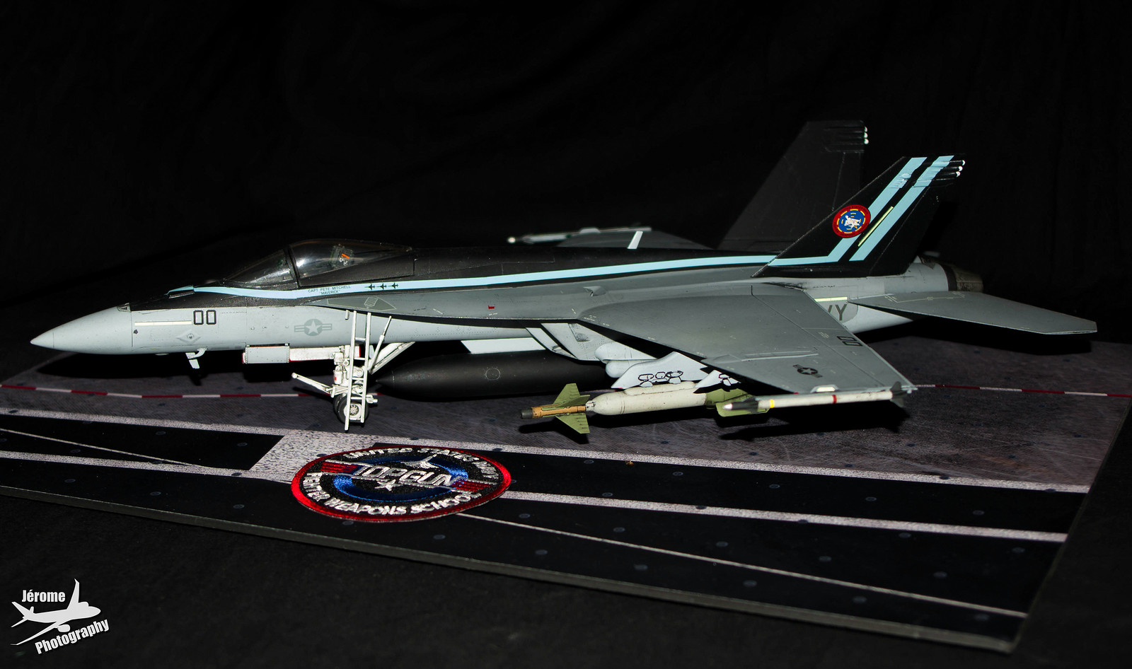 F-18E Super Hornet "Maverick" - 1/48èmes - Revell 51334565219_699f297dca_h