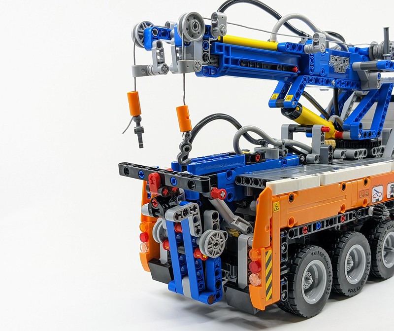 42128: Heavy-duty Tow Truck Technic Set Review
