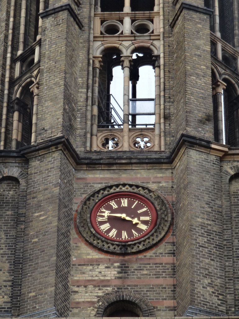 1866/73 Berlin Uhr am Dom des Nordens genannter evangelischer Zionskirche im Rundbogenstil von August Orth/Gustav Müller Zionskirchplatz in 10119 Mitte