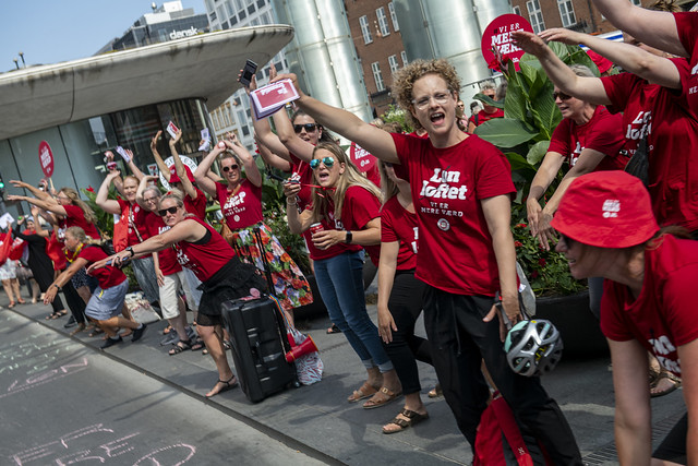 Nurses strike for higher wages at Nørreport, Copenhagen