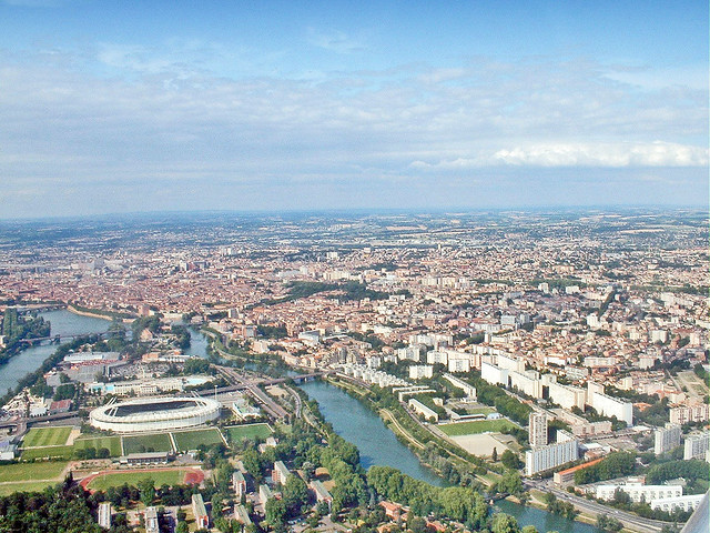France, le survol de Toulouse la Garonne et son Stade le Stadium