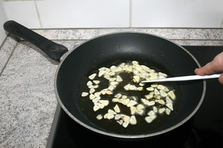 14 - Braise garlic / Knoblauch andünsten