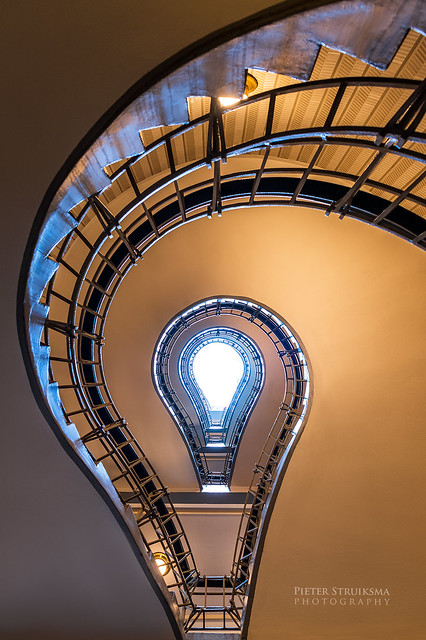 Light bulb staircase