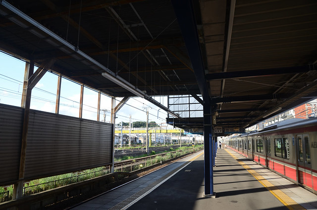 Keikyu 1000 Series Train Arriving at Namamugi Station 6