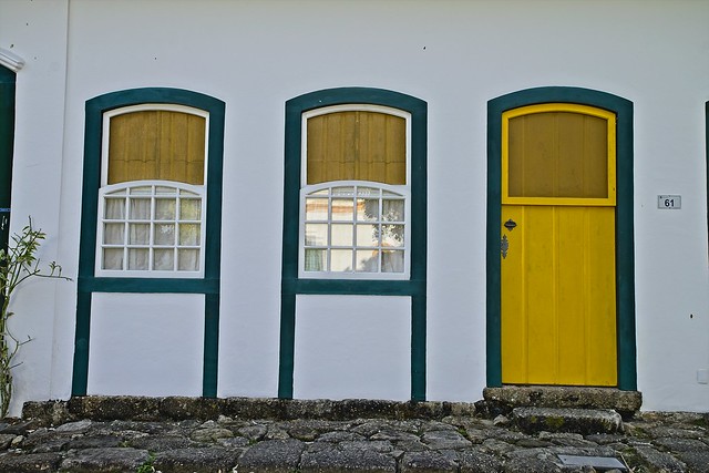 Porta e janelas coloniais