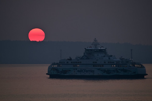 Smokey sunset by jackfate641, MV Salish Orca sails from Westview Ferry Terminal in smokey conditions, Ahgykson Island and the sett