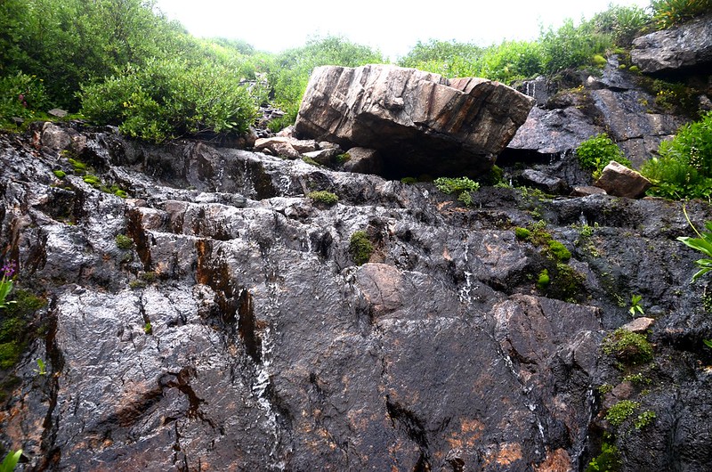 Cliff under Upper Arapaho Lake