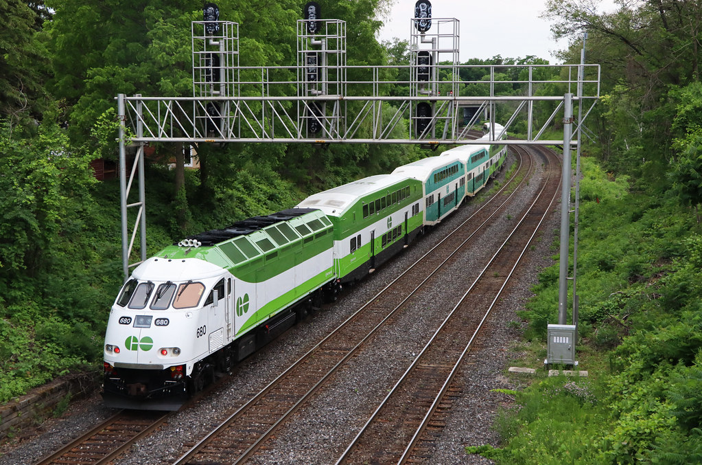 GO 680 | GO MP54 680 propels train #1827, bound for Hamilton… | Flickr