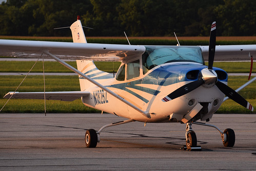 R182 Skylane RG N182BZ at TZR by Lunken Spotter, Columbus - Bolton Field (TZR)
Columbus, OH

Cessna R182 Skylane RG c/n R18201878, N182BZ, Untitledco