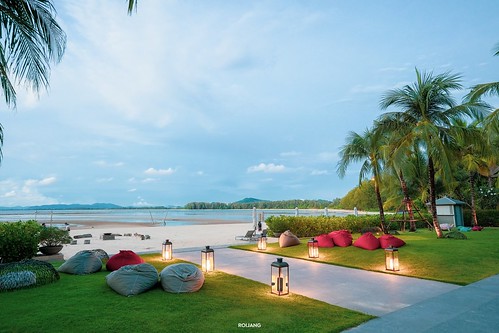 ห้องอาหาร Big Fish Restaurant & Bar วิวริมทะเล Phuket Marriott Resort and Spa, Nai Yang Beach