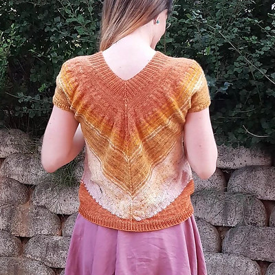 Love the colours that Anna (@kollar.Annie) used for her V-Back Tee by Jamie Hoffman.