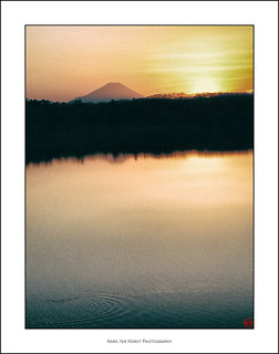 Sunset view of Fujisan overlooking Lake Tama