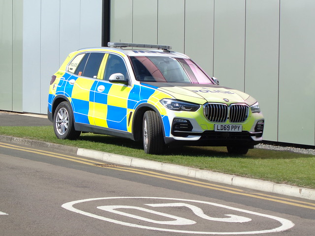 Northamptonshire Police BMW X5 (LD69 PPY)