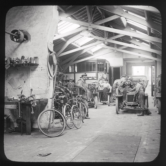 Garage automobile / car & bicycle workshop
