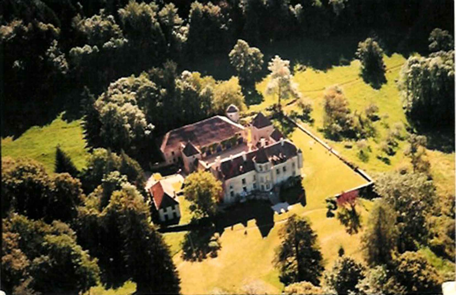 Vue aérienne du château de Merona