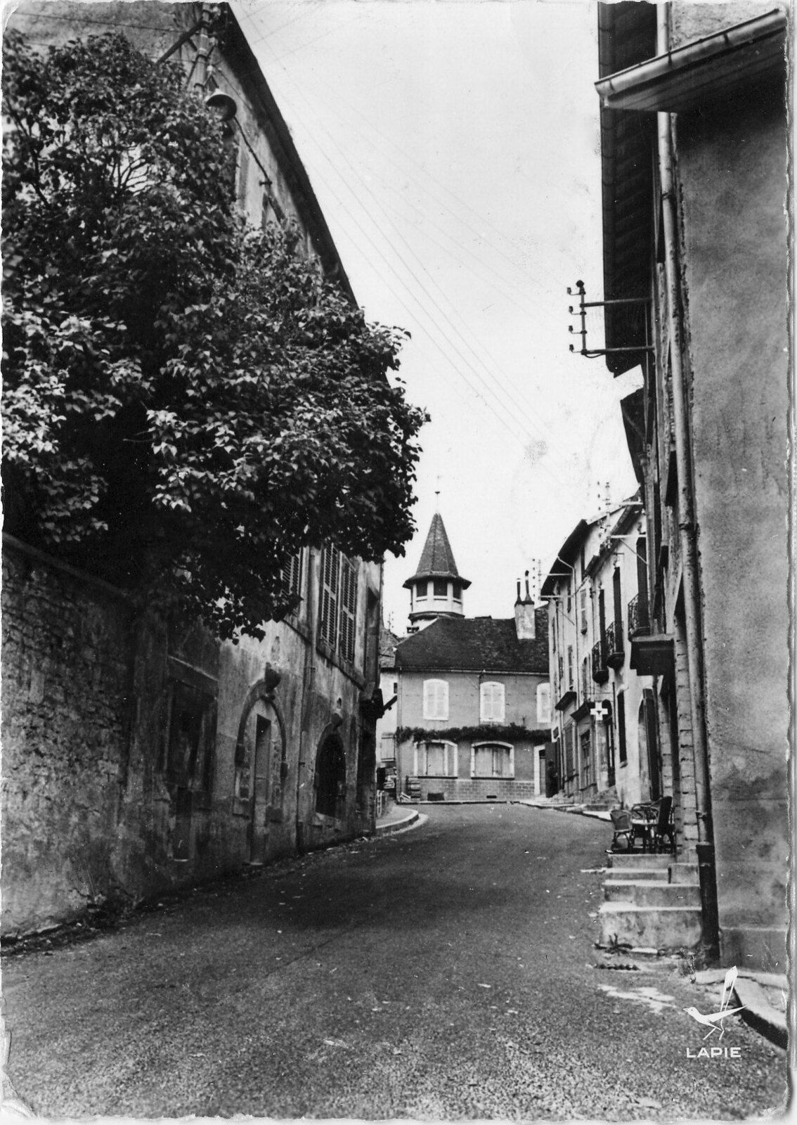 Rue de l'église à Orgelet
