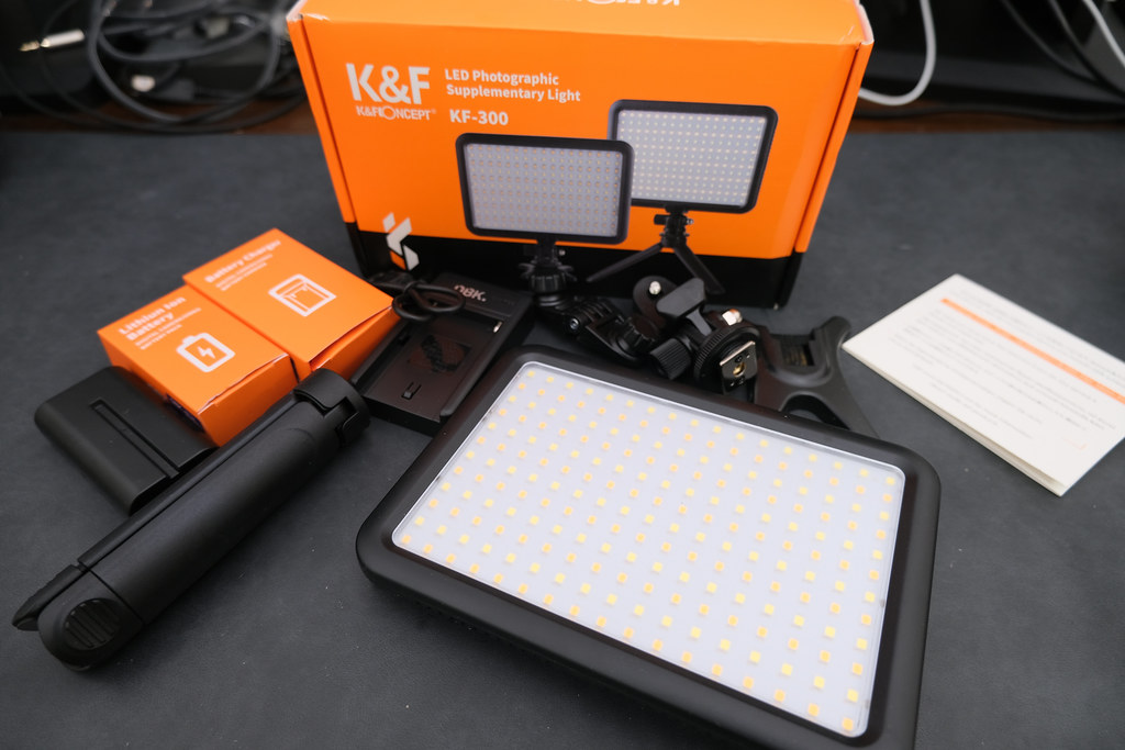 K&F Concept ビデオライト204個 LED 撮影ライト 照明ライト 卓上 手持ちライト ミニ三脚スタンド … | Flickr