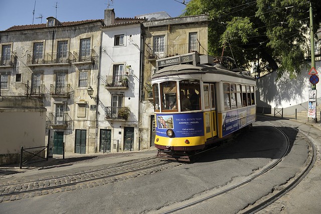 Tram 28 Lisbon (20160901-110310-03)