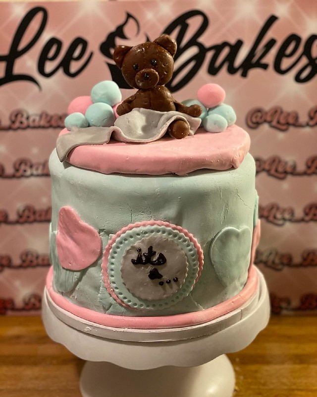 Cake by Lee Bakes