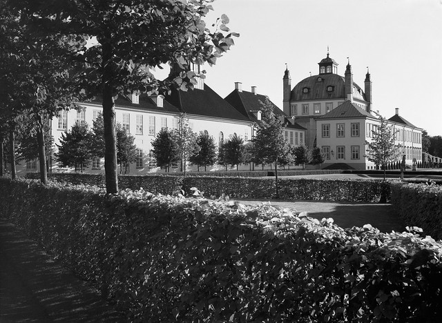 Fredensborg Slot i aftensol