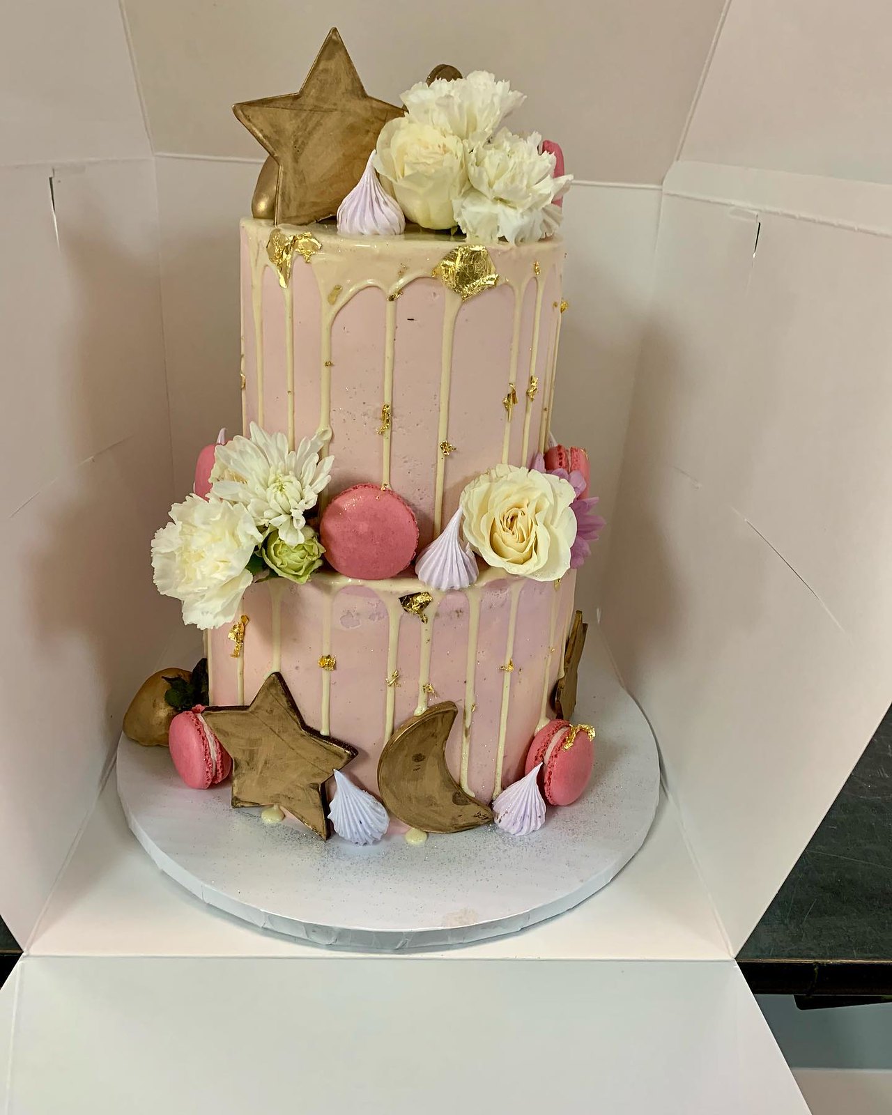 Cake by Wonderland Sweets