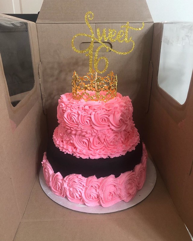 Cake by Sade’s Sweets