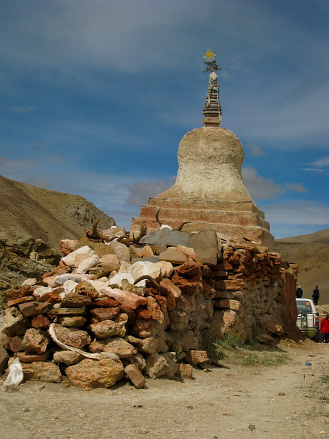 Tibet བོད Vienkāršas un cēlas tās stūpas!!